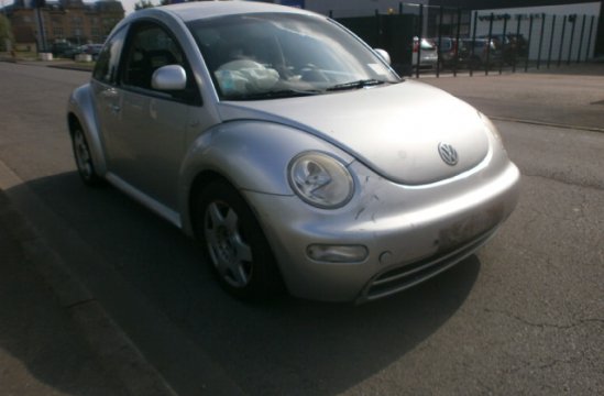 VOLKSWAGEN NEW BEETLE 2.0 I 2P