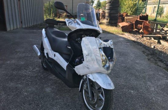 YAMAHA YP125R