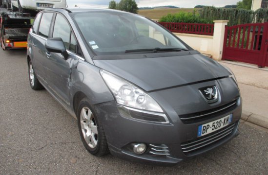 PEUGEOT 5008 1.6 HDI 5P