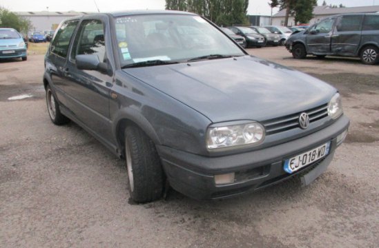 VOLKSWAGEN GOLF 1.8 I 3P