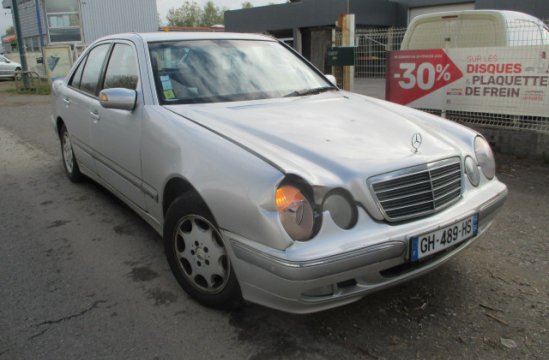 MERCEDES E240 2.6 I BA 4P